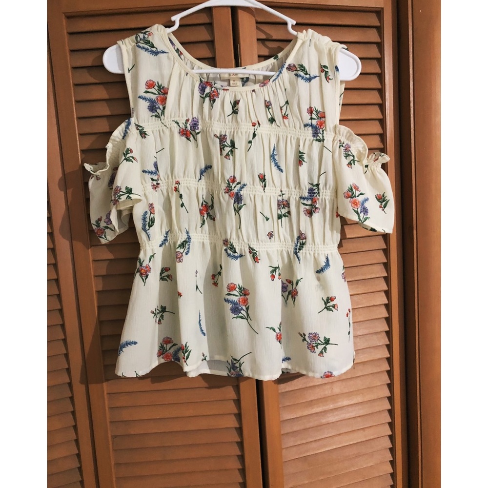 🆕🎁Flora pattern top & 🆓bag/glasses🎁🆕